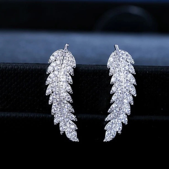 Sterling silver leaf earrings - Picture 4 of 6